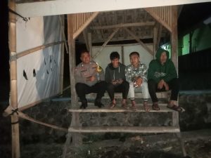 ciptakan keamanan Polsek leles polres garut patroli kryd malam di ds.Lembang