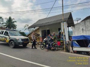 Sambang Warga Polsek Pakenjeng di Kampung Ciparay Desa Depok