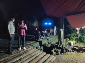 Patroli KRYD Polsek Pakenjeng di Desa Jayamekar
