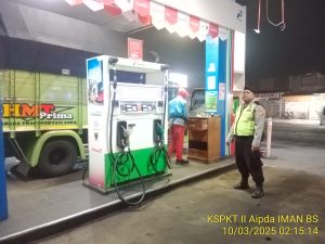 Memelihara Kondusifitas Wilkumnya Personil Polsek Cisurupan Patroli Ke Obvit SPBU