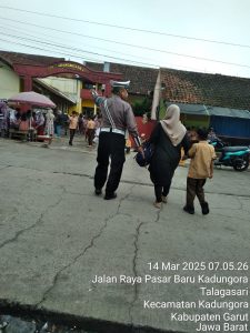 Personil Unit Lantas Polsek Kadungora Polres Garut Pelayanan Prima Kepada Masyarakat