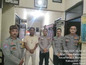 Sistim Pengamanan Markas Komando *SISPAMMAKO* Personil Polsek Kadungora Polres Garut Cegah terjadinya Kejahatan dan Ancaman Terorisme terhadap Mako