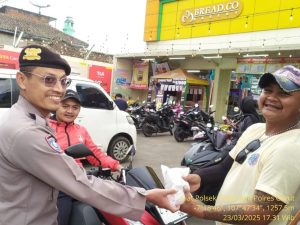 Anggota piket jaga melaksanakan giat krkyd siang d wilayah hukum Polsek cisurupan