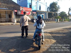 Peduli Keselamatan Warga, Polsek Bayongbong Giat Gatur Rawan Pagi