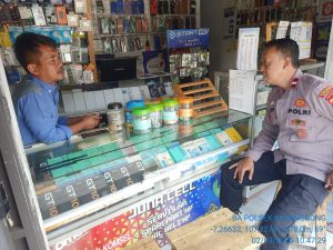 Anggota Polsek Bayongbong Dan Polsubsektor Cigedug Memberikan Pesan-Pesan Kamtibmas Pada Warga Masyarakat Kec. Bayongbong