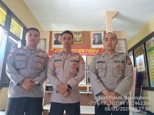 Anggota Piket Polsek Bayongbong Giat Sispam Mako Pagi Untuk Meningkatkan Kewaspadaan Mako