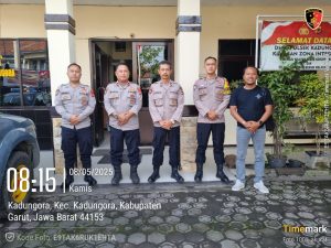 *Pagi hari laksanakan SISPAMMAKO* Cegah terjadinya Kejahatan dan Ancaman Terorisme terhadap Mako *(Markas Komando)* Polsek Kadungora