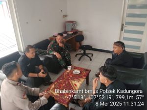 Bhabinkamtibmas Desa.Rancasalak Polsek Kadungora Polres Garut beserta Babinsa *Sambang Desa* Guna terwujudnya Situasi yang Aman dan Kondusif.