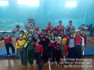Door To Door System, Bhabinkamtibmas Polsek Bayongbong Berikan Himbauan Kamtibmas
