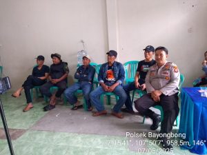 Melalui Ngariung Kamtibmas, Anggota Polsek Bayongbong Dan Polsubsektor Cigedug  Melaksanakan Sosialisasi Tentang Pencegahan Kriminalitas