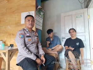 Anggota Polsek Bayongbong Dan Polsubsektor Cigedug Melaksanakan Giat Sosialisasi TPPO Supaya Warga Masyarakat Tidak Terjebak Dengan TPPO