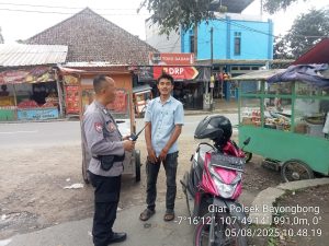 Anggota Polsek Bayongbong Dan Polsubsektor Cigedug Menghimbau Kepada Masyarakat Agar Selalu Waspada Terhadap Aksi Kejahatan Di Wilayah Nya Masing-Masing