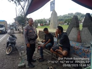 Anggota Polsek Bayongbong Dan Polsubsektor Cigedug Giat KRYD Silaturahmi Kamtibmas Untuk Menjaga Keamanan Dan Kenyamanan Di Wilayah Kec. Bayongbong/Kec. Cigedug